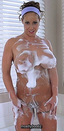 Shaking them titties (XPost from r/EvaNotty)