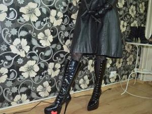 Bow Down and Worship Mistress's Feet!