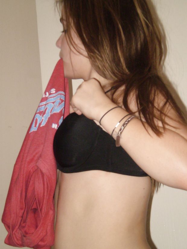 Amateur Redhead Teen Posing for her Boyfriend