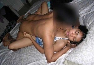 Indian ladki penetrated in her pussy by boss - Sex photo