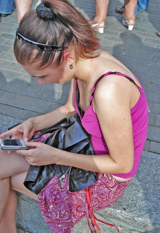 Nipslip voyeur