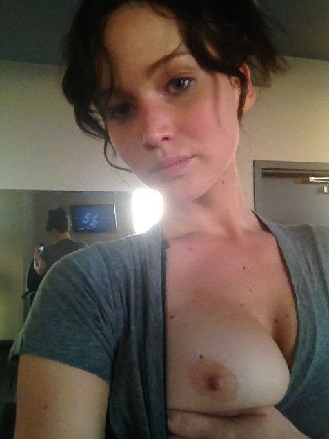 Jennifer Lawrence -8/90 -5'9''- 36-26-36''- 34B Cuo -137lbs, 10-Shoe, Leaked Photos, Yum!!
