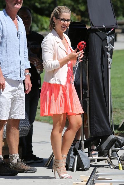 Emily Bett Rickards -7/91 -5'5''- 34A-25-35''- 125Lbs - 7-Shoe, Love Her! -Yum! Yum!
