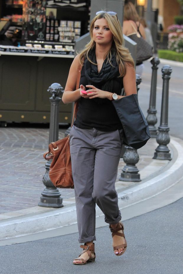 Amber Lancaster -9/80 -5'5''- 34C-24-32''- 115Lbs -8-Shoe, Eat! That! - Yum! Yum!