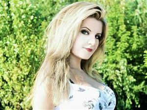 Name: SuesseCaroline, Alter: 22, Geschlecht: weiblich, Beziehung: Single, Sexualität: bi, Erotiktyp: keine Angabe, Interessiert an: Frauen, Männern, Haarfarbe: blond, Augenfarbe: blau, Größe: 175cm, Imtimfrisur: rasiert, K&#