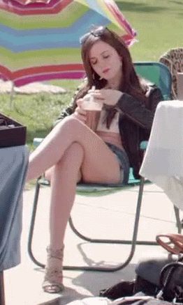 Emma Watson Paris France, 4/90 -5'5''- 32-23-34''- 32B-Cup -115lbs -7.5-Shoe, Cunnilingus! Yum! Yum!