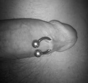 Frenum piercing