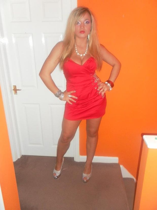Busty blonde bimbo ready for "party"