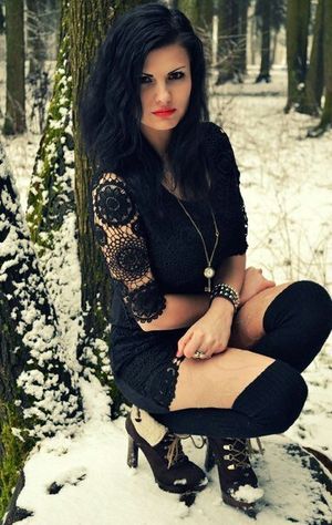 Dark hair chick posing outdoors in the winter woods