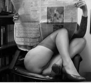 Exposed married pussy reading the paper
