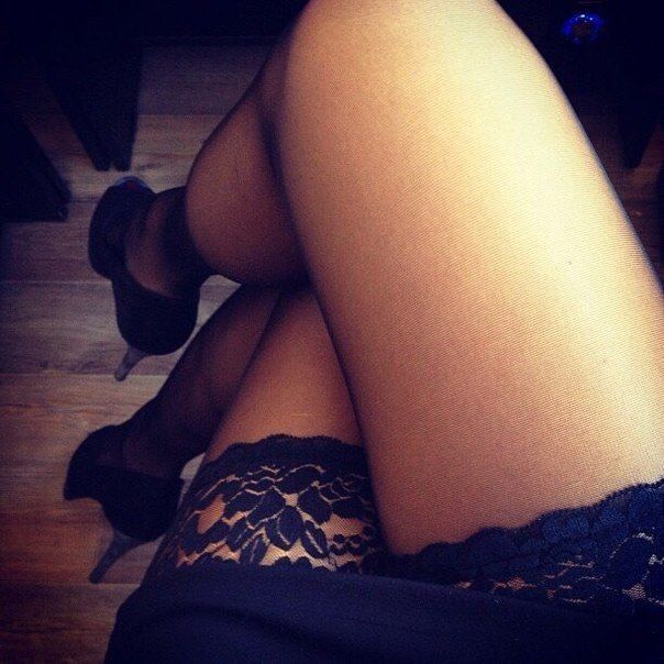 Teen Crossed Legs in Stockings and Heels