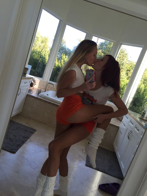 Hooters Lesbians