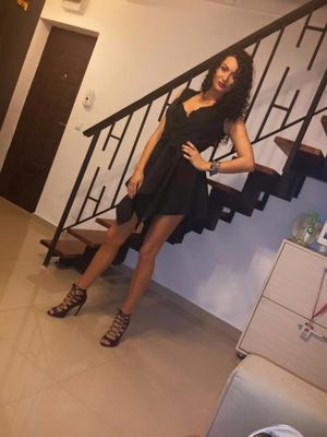 Dark hair babe ready for night out