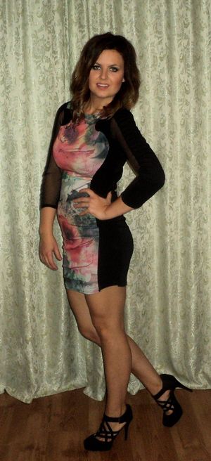 Curvy brunette with nice legs