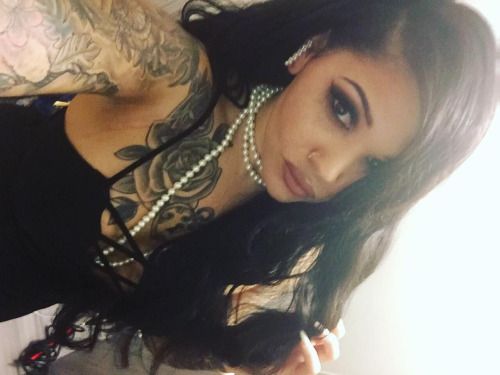eyesfavouritecandy:
inked and hot - follow...