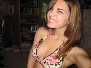 Jessica - cute in bikini