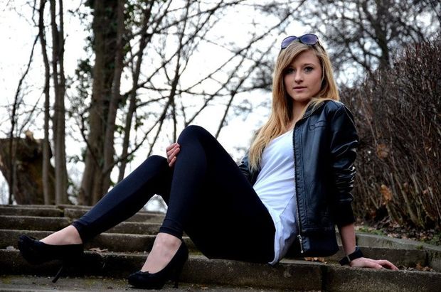 Pretty blonde posing outdoors in a park