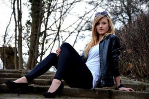 Pretty blonde posing outdoors in a park