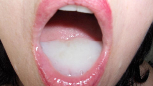 Cum on the tongue
