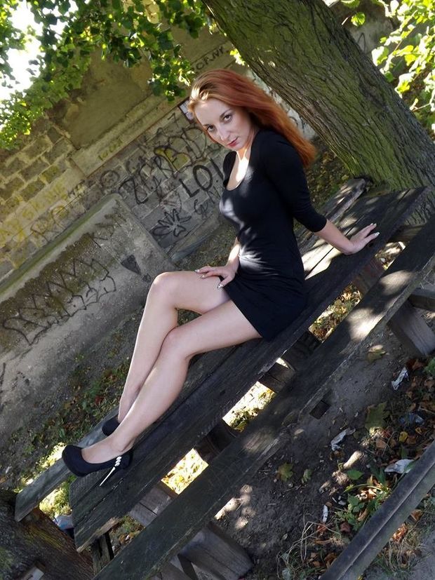 Leggy redhead teaser outdoors
