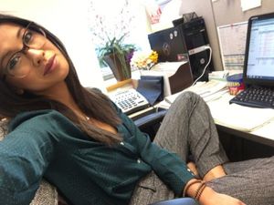 Chivettes bored at work (30 Photos) Videochat with me for FREE...