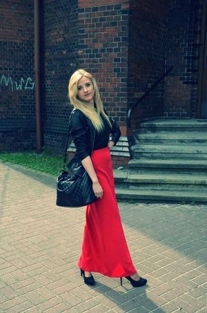 Long skirts could be so damn sexy...