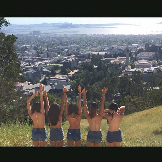 Topless Tour sideboob