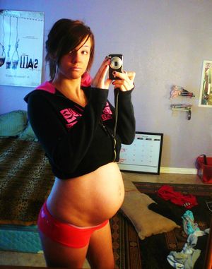 Hot brunette teen (18+) in amazing selfshot pic