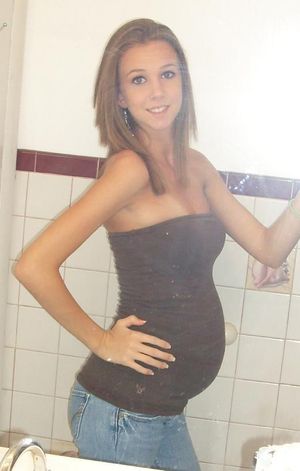 Beautiful teen (18+) in a awesome selfshot picture