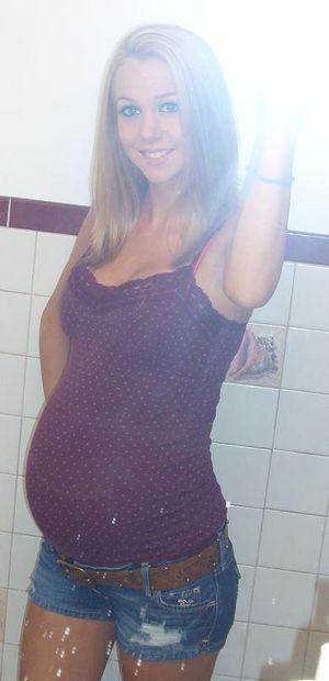 Hot selfshot pic with a beautiful teen (18+)