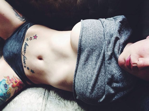 underboob