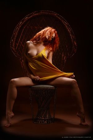 sabrinaunrestrained:Sexy PoserSEXY redheadwww.beautyofnude.tumblr.com