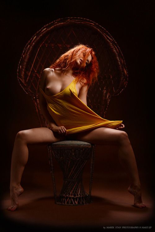 sabrinaunrestrained:Sexy PoserSEXY redheadwww.beautyofnude.tumblr.com
