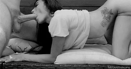 416porn:

It was the first time her mouth was on my cock…she...