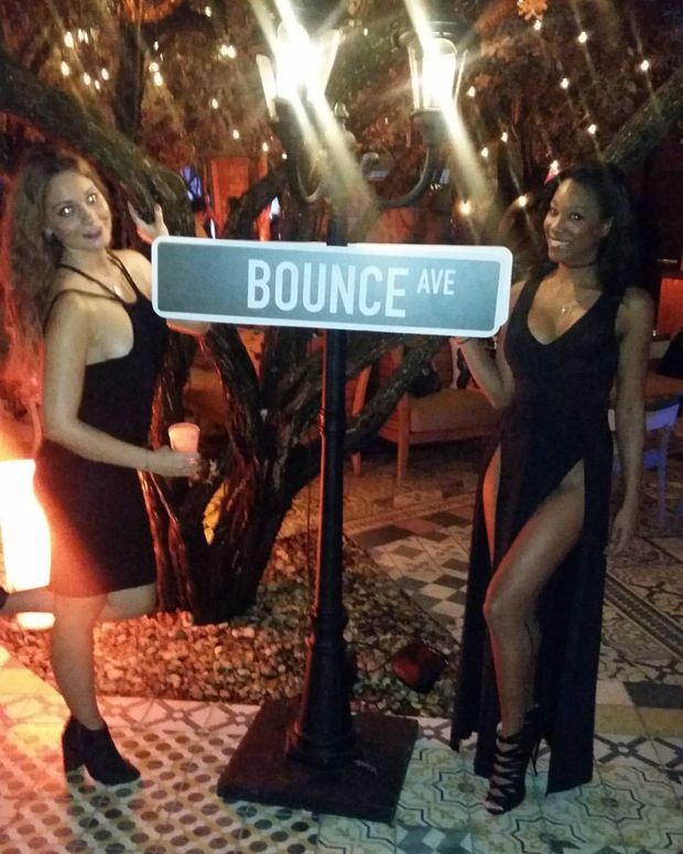 Hot sideboob at the club