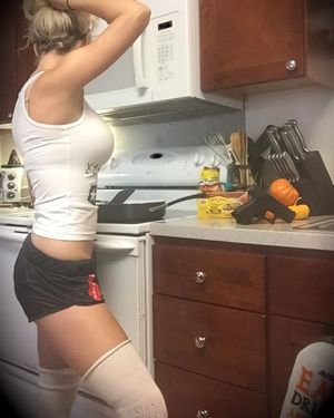 Instagram media by xo_breanne_xo - Tubesock Tuesday... Along with taco Tuesday .... In glocktober. I think I got this? ... #messyhair #workouthair #glock #glock43 #glocktober #refactortactical #tubesocktuesday #tubesocksmaketheworldgoround #itsnotapicture