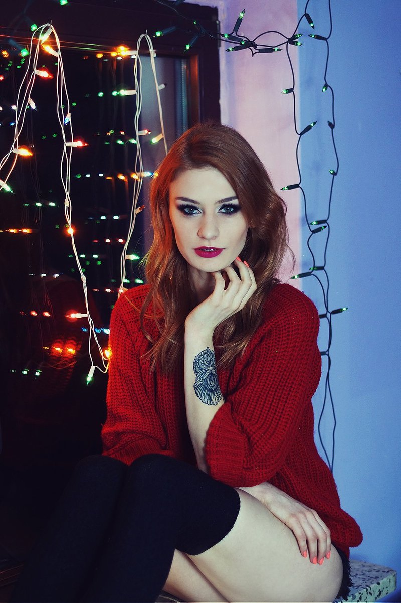 Redhead chick with lovley face