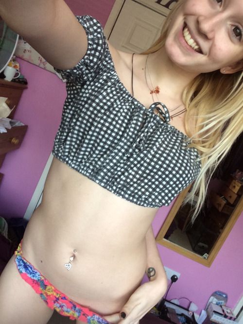 ihtb:

unused selfies plz ignore the melted chocolate on my collar bone
 Continue reading &#8594;