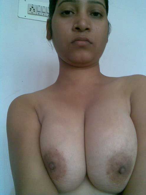 Rajasthani hot randi showing her big desi tits