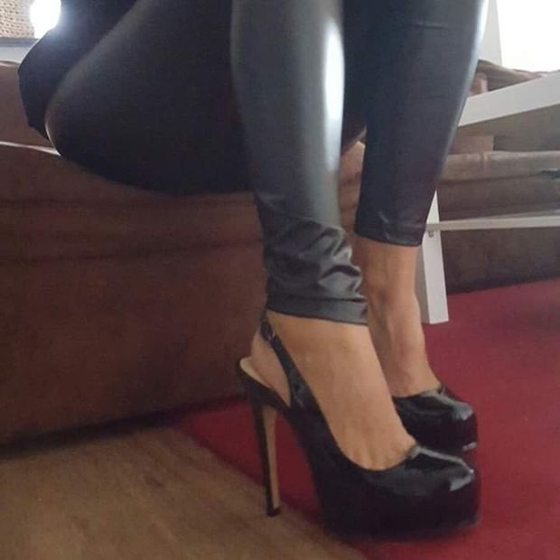 Sexy feets with black heels