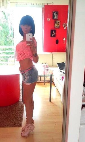 Dark hair bimbo is taking another selfie