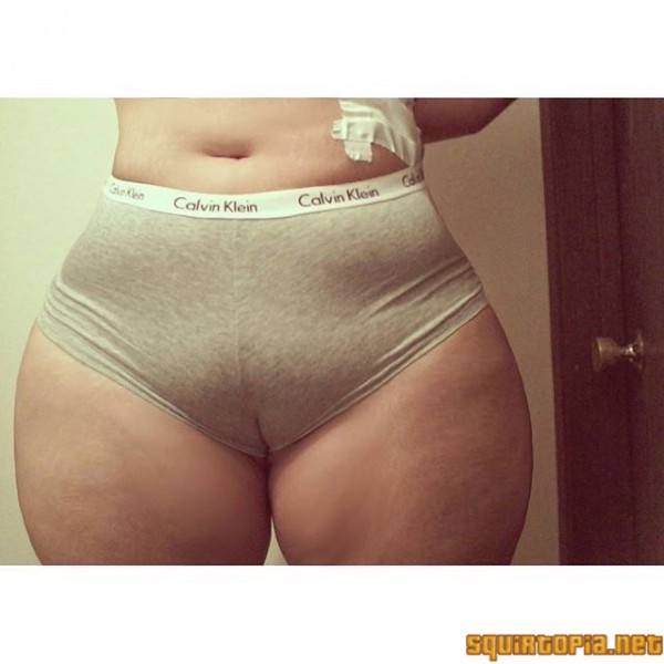 More Camel Toe pics @ Squirtopia.net