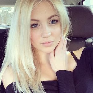 yummy blonde teen in car