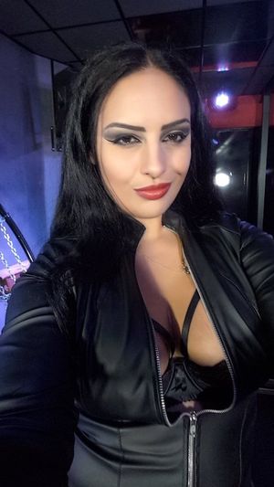 Mistress Ezada Sinn