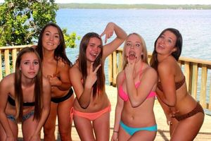 5 swimsuit babes having fun