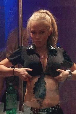 Kendra Wilkinson flash