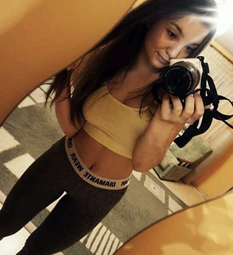 Amateur Brunette mirror selfie with yoga pants 2