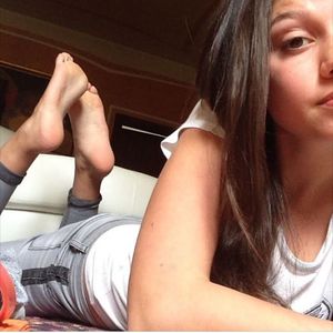 Italian teen feet and face selfie