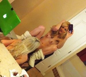 Eating pussy in the bathroom