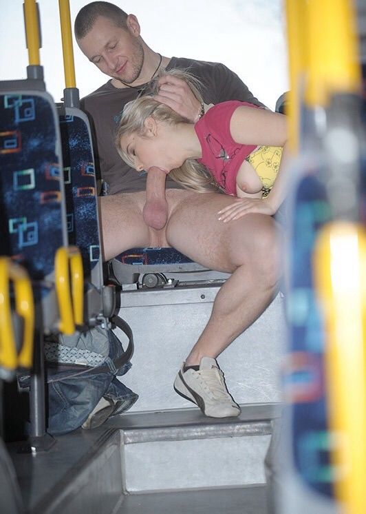 Blowjob on the bus.. When she want to duck it whip it out